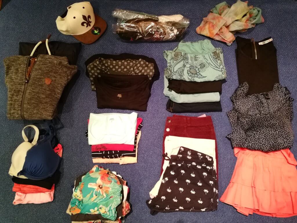 Alle Kleidungsstücke, die ich auf meiner Weltreise dabei hatte